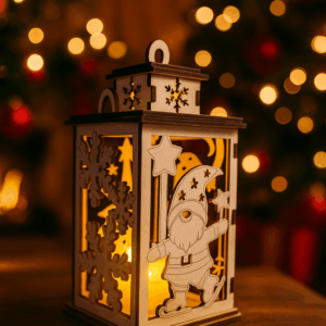Weihnachts-Laterne aus Holz – Wichtel-Design