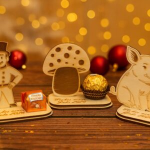 Neujahrsfiguren aus Holz – Glücksbringer mit Platz für Süßigkeiten