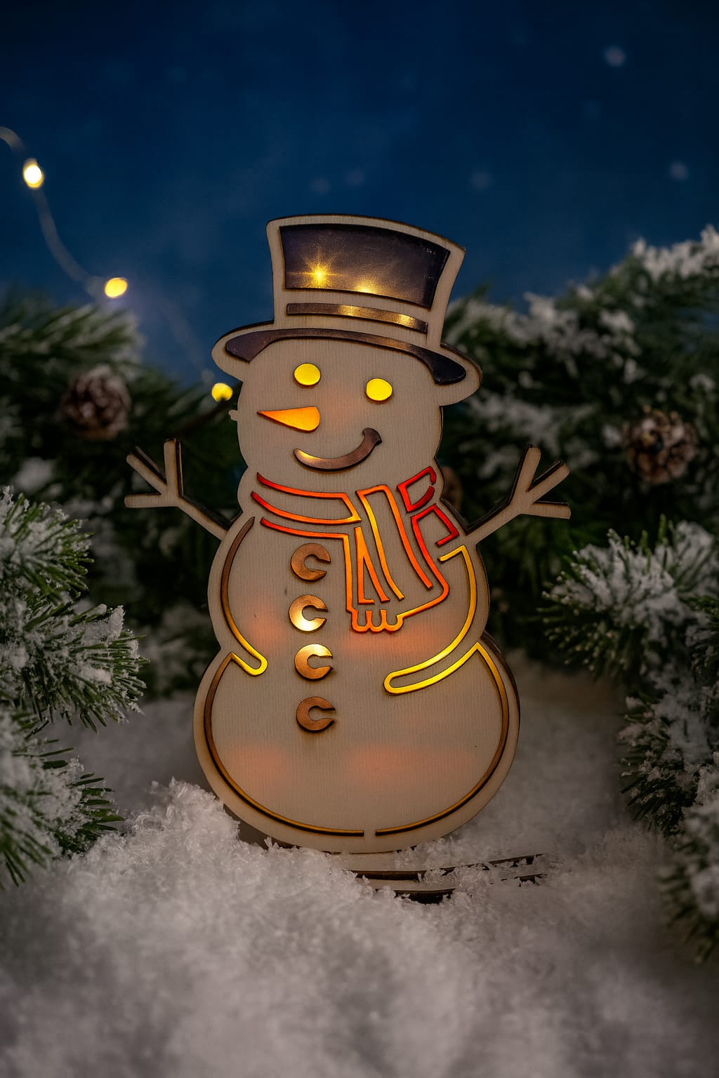 Leuchtender Holz-Schneemann – winterliche Dekoration mit LED