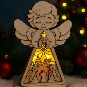 Holzengel mit Kerze