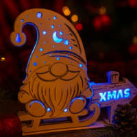 Holz-Wichtel „XMAS“ – mit bunter oder weißer LED-Beleuchtung