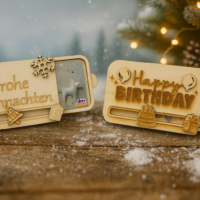 Holz-Geschenkkartenhalter – Frohe Weihnachten & Happy Birthday