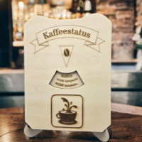 ☕ Kaffee-Parkuhr aus Holz